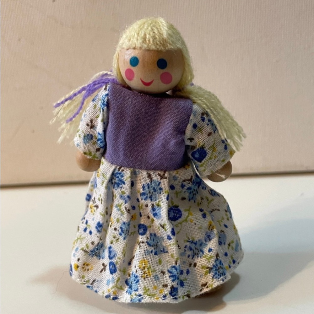 Melissa Doug Dollhouse Doll Family Children Yarn Hair girl